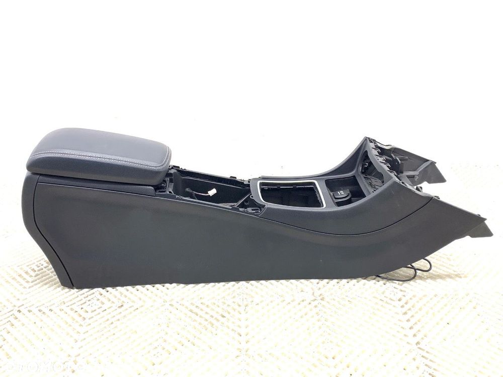 TUNEL ŚRODKOWY Z PODŁOKIETNIKIEM  MERCEDES-BENZ KLASA A (W176) 2012 - 2018 A 180 (176.042) 90 kW - 3