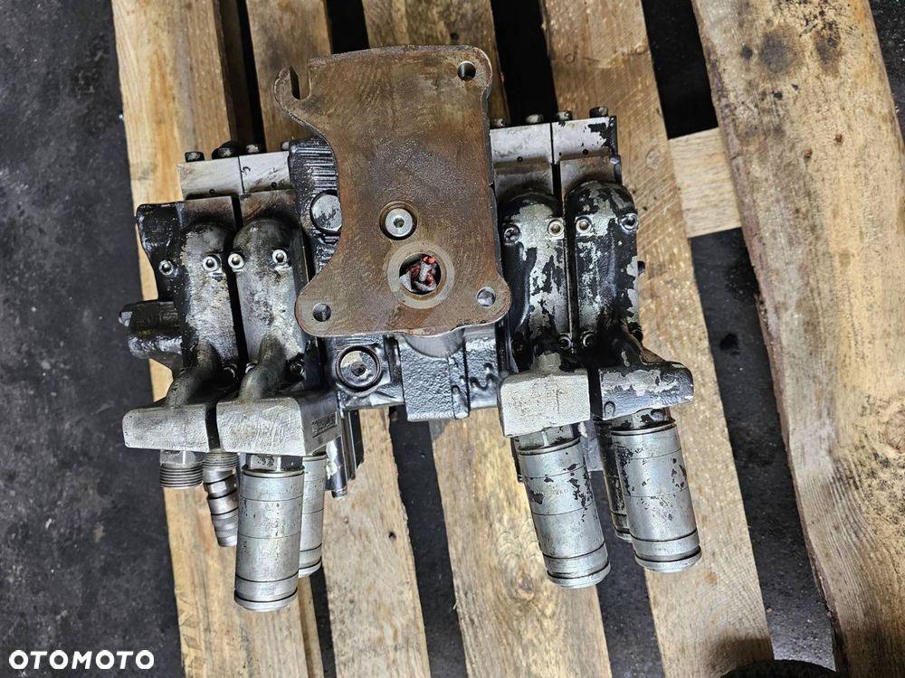 ROZDZIELACZ STEYR 6230 CVT T7 PUMA - 4