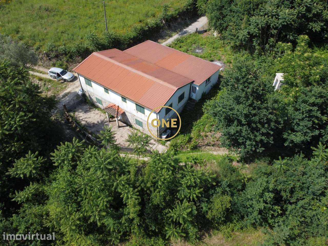 Moradia T4 com 3.600 m2 de terreno em Valbom São Pedro, Vila Verde - Grande imagem: 3/29