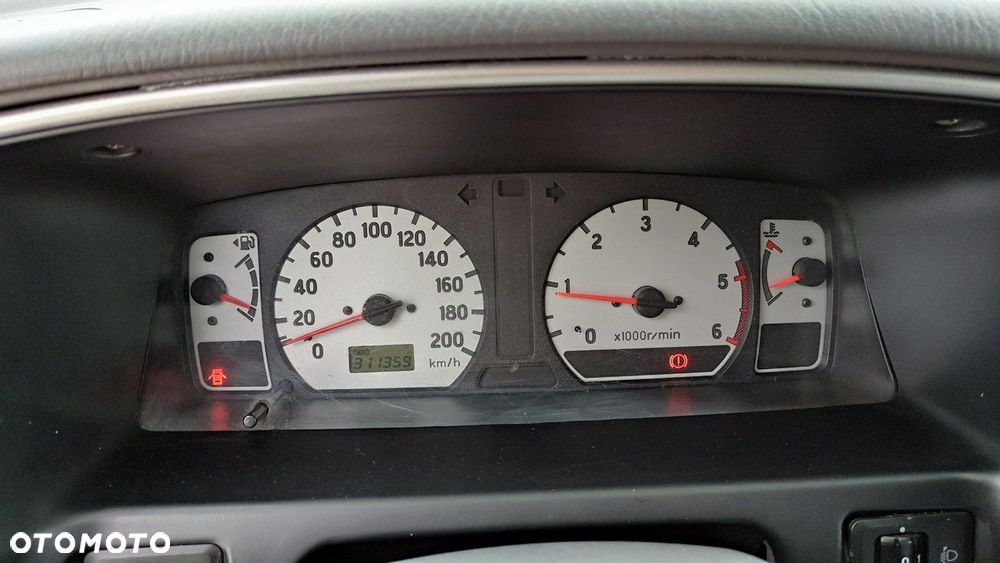 Mitsubishi Pajero - 32