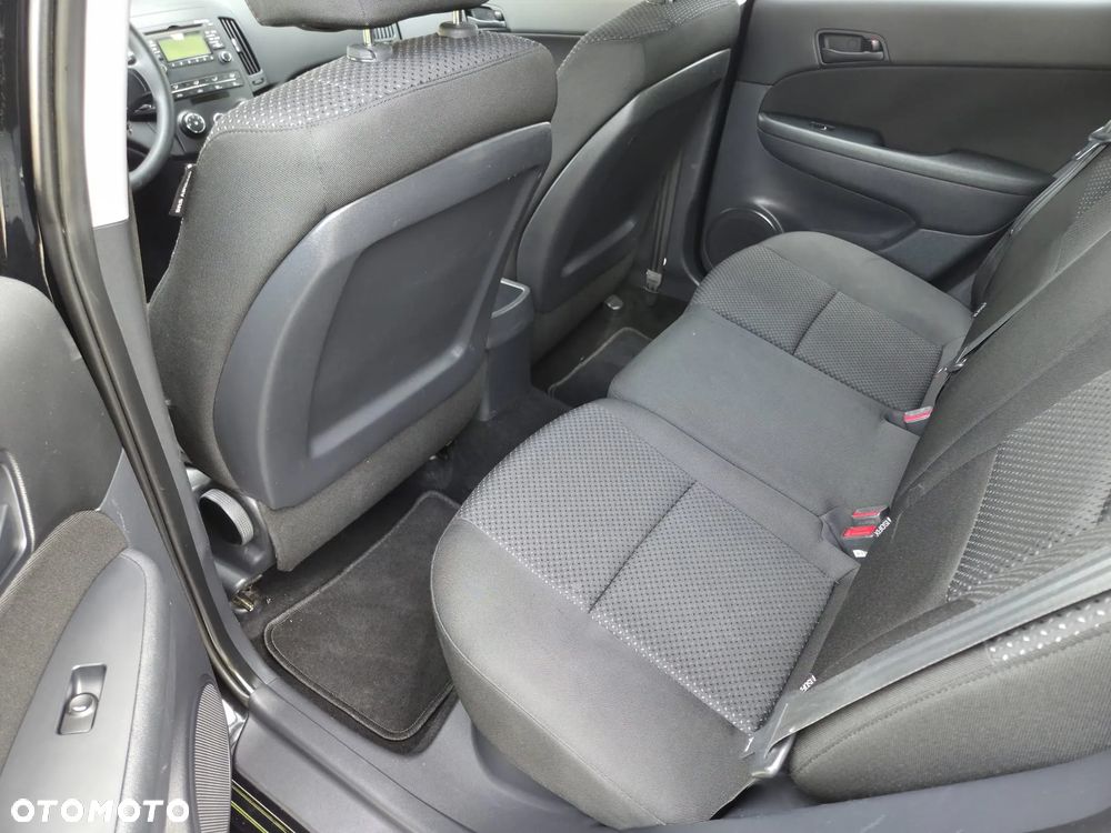 Hyundai i30 1.4 FIFA WM Edition - 16