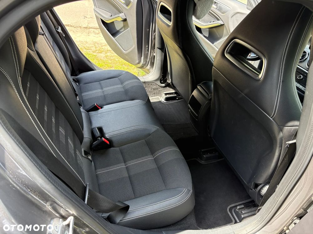 Mercedes-Benz GLA - 8