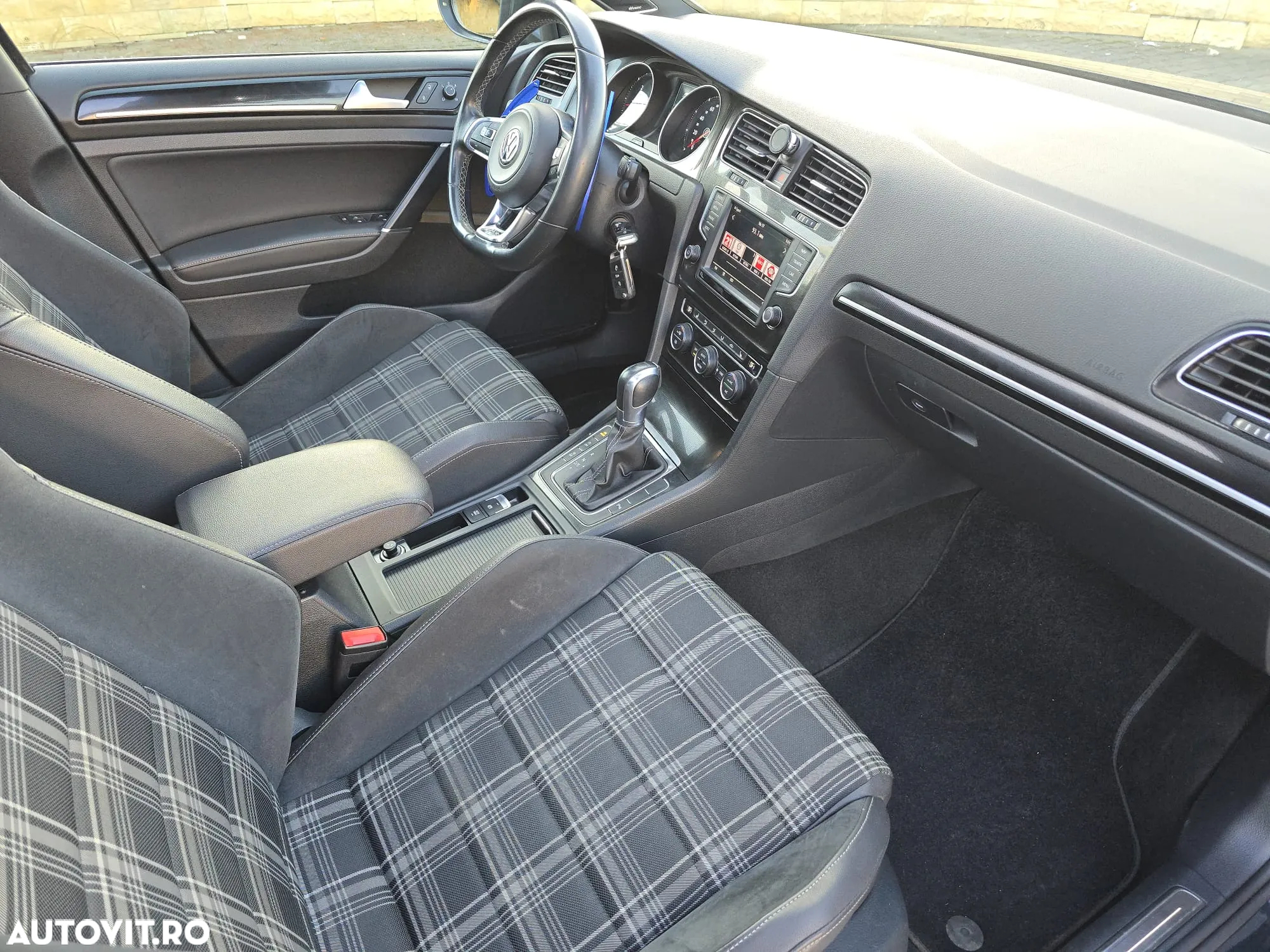 Volkswagen Golf 2.0 TDI DSG GTD - 8