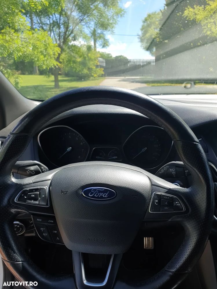 Ford Focus 1.5 Ecoboost ST-Line - 12