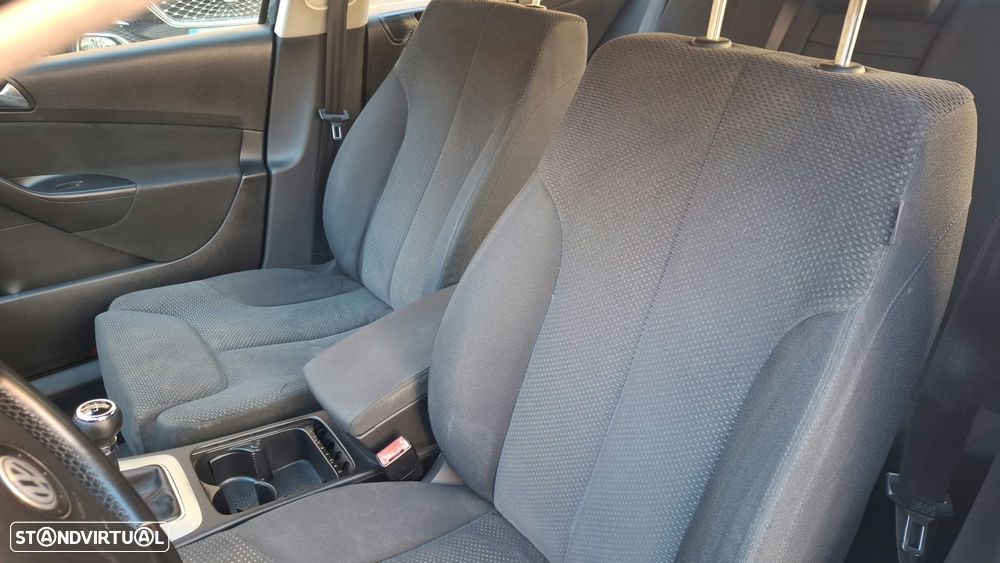 VW Passat 2.0 TDI Confortline - 12