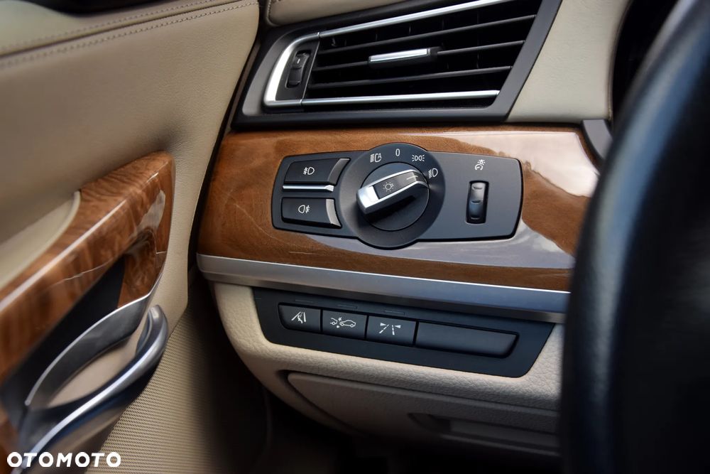 BMW Seria 7 750i - 20