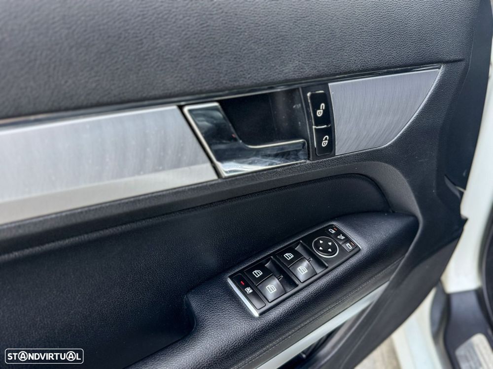 Mercedes-Benz E 220 CDi Avantgarde BlueEfficiency - 25