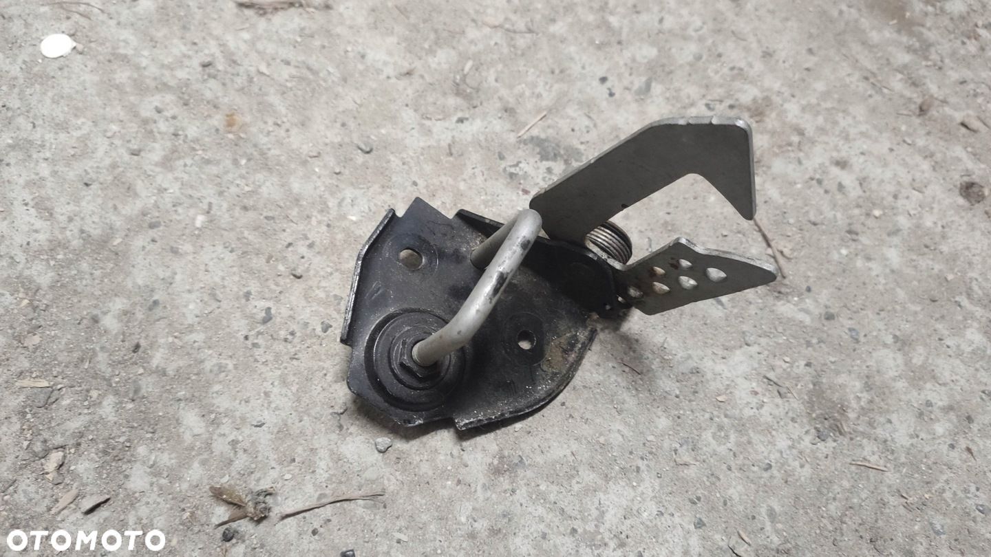 EU RYGIEL MASKI LEWY BMW F20 F21 F10 F11 - 1