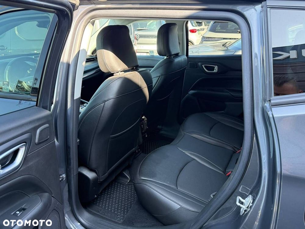 Jeep Compass - 28