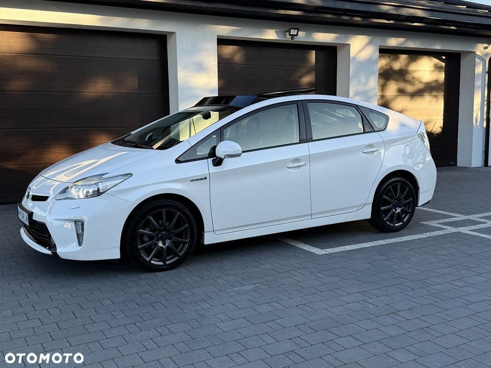 Toyota Prius (Hybrid) Executive - 2