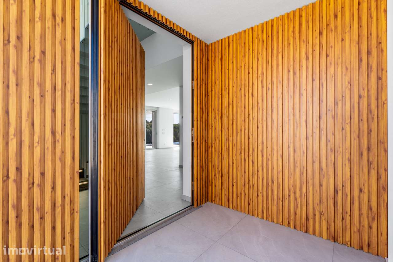 Moradia Contemporânea T3 com Escritório | Estômbar, Lagoa - Grande imagem: 3/51