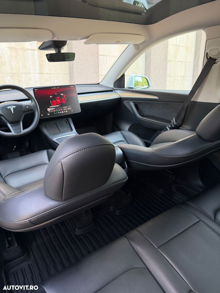 Tesla Model Y Long Range Dual Motor AWD - 11