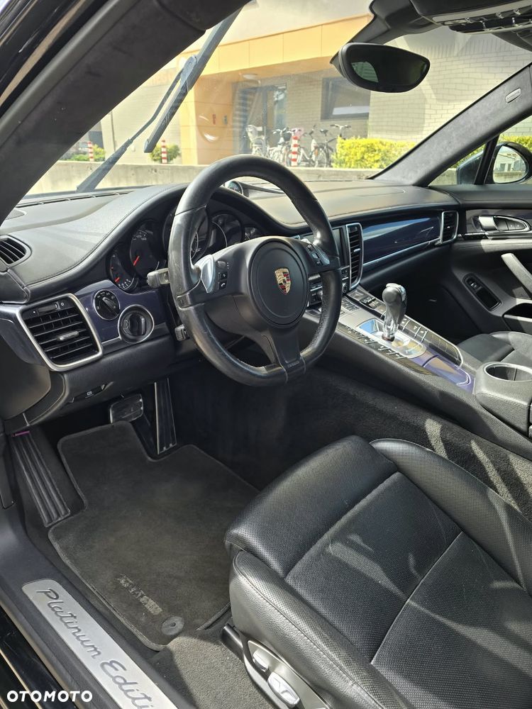 Porsche Panamera 4 Platinum Edition - 5
