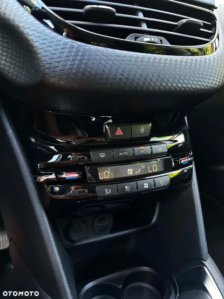 Peugeot 208 PureTech 110 Stop & Start Signature - 29