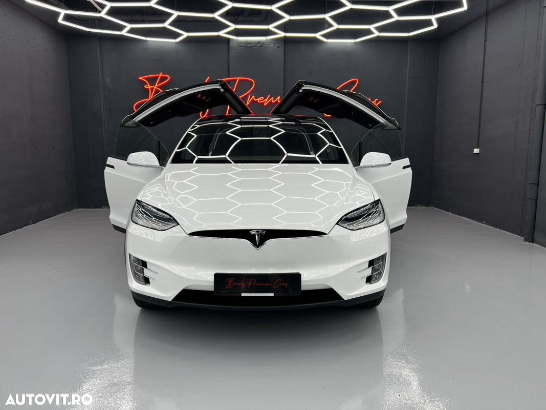 Tesla Model X - 4