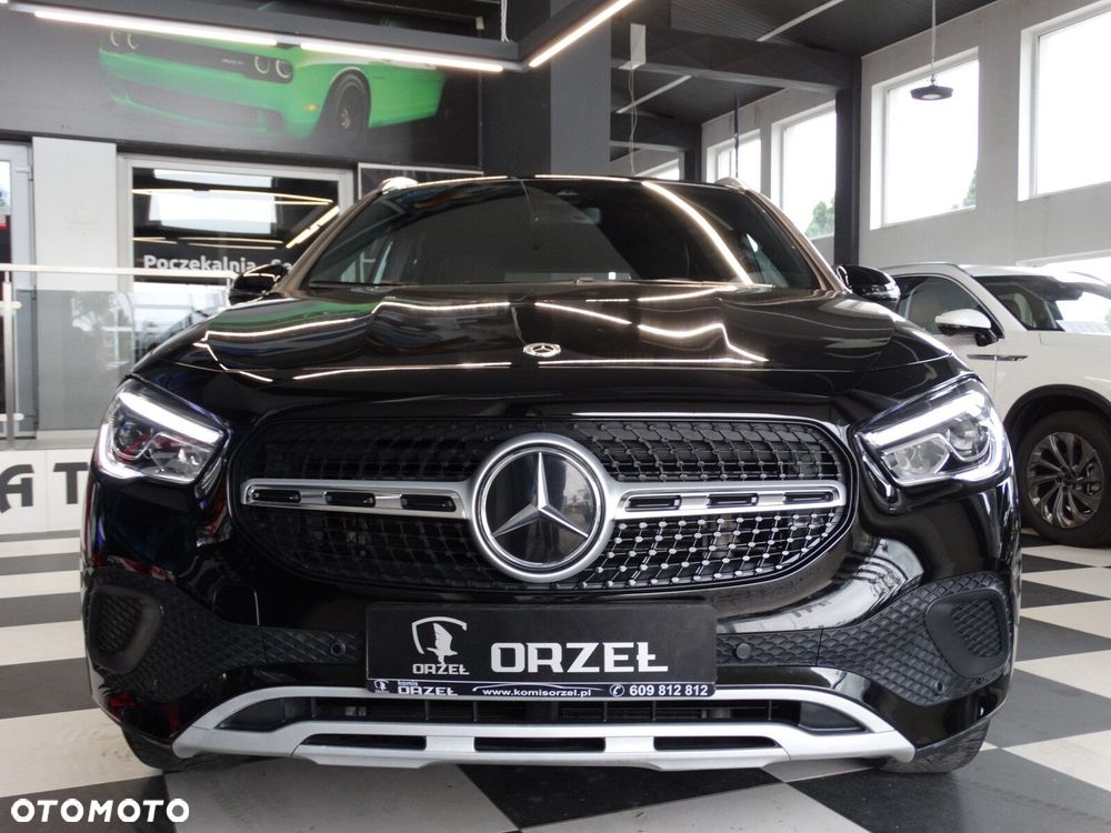 Mercedes-Benz GLA - 8