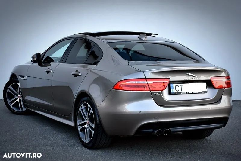 Jaguar XE 2.0 R-Sport - 6
