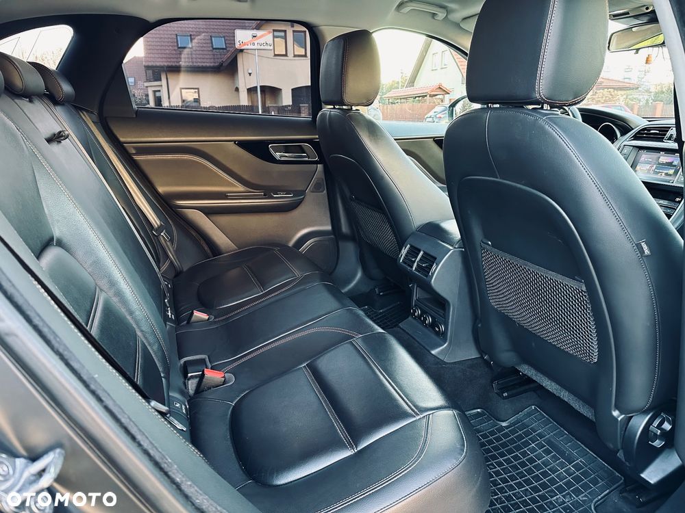 Jaguar F-Pace 2.0 i4D AWD Prestige - 27