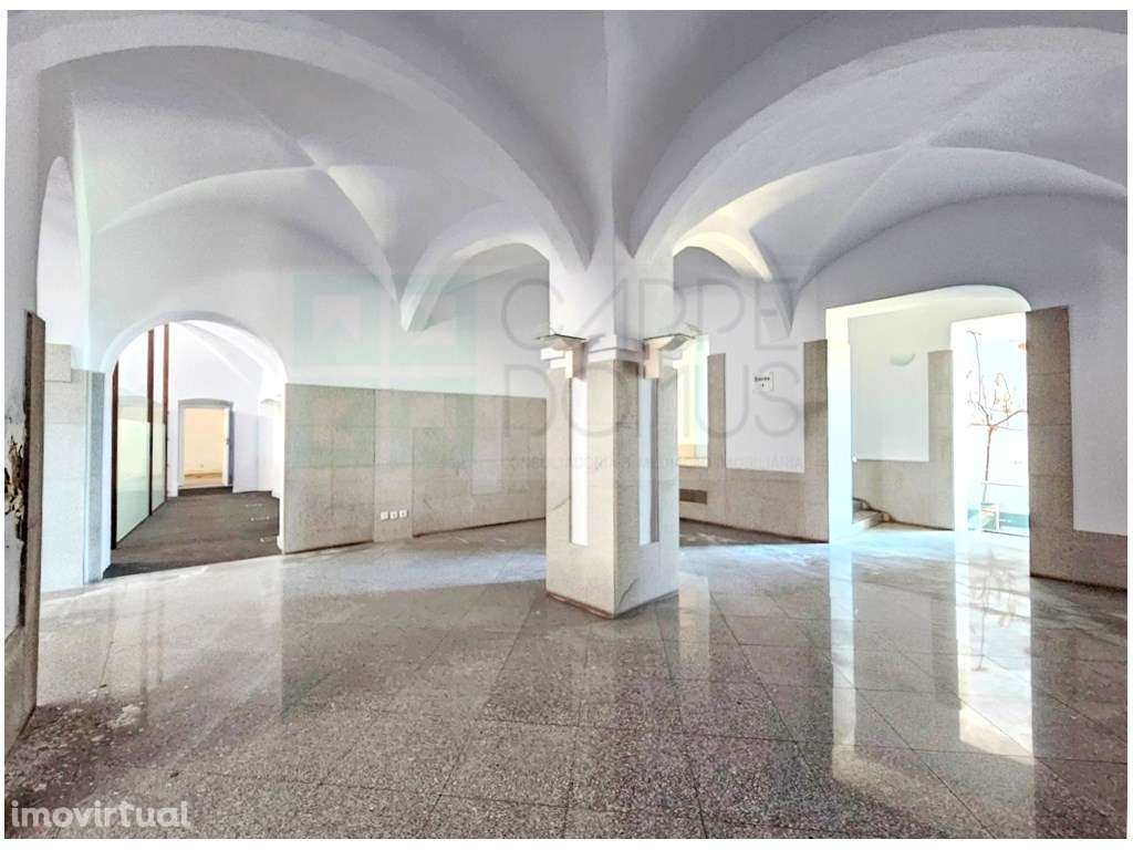 Nobre prédio apalaçado no centro de Évora - Grande imagem: 5/60