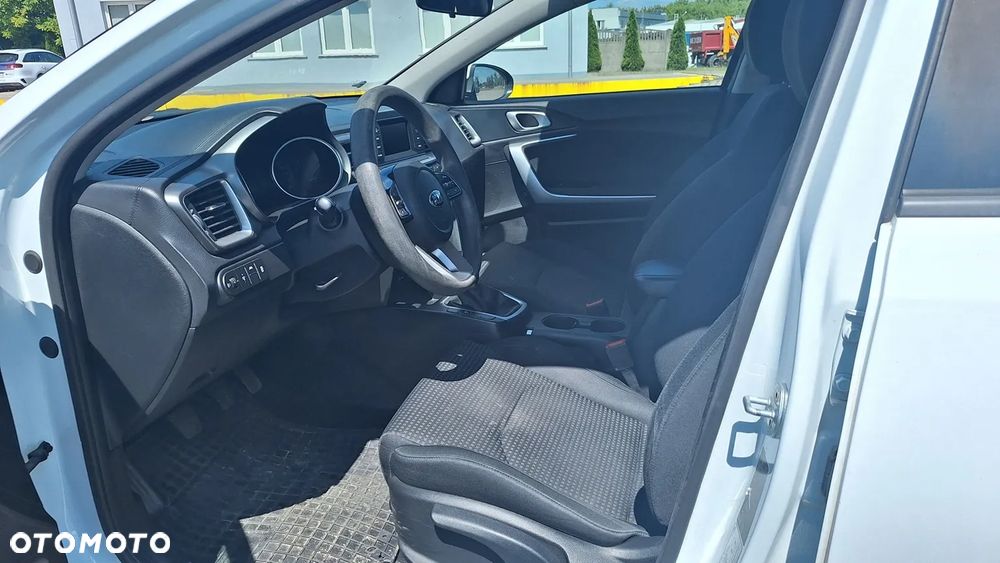 Kia Ceed 1.6 CRDi SCR M - 2