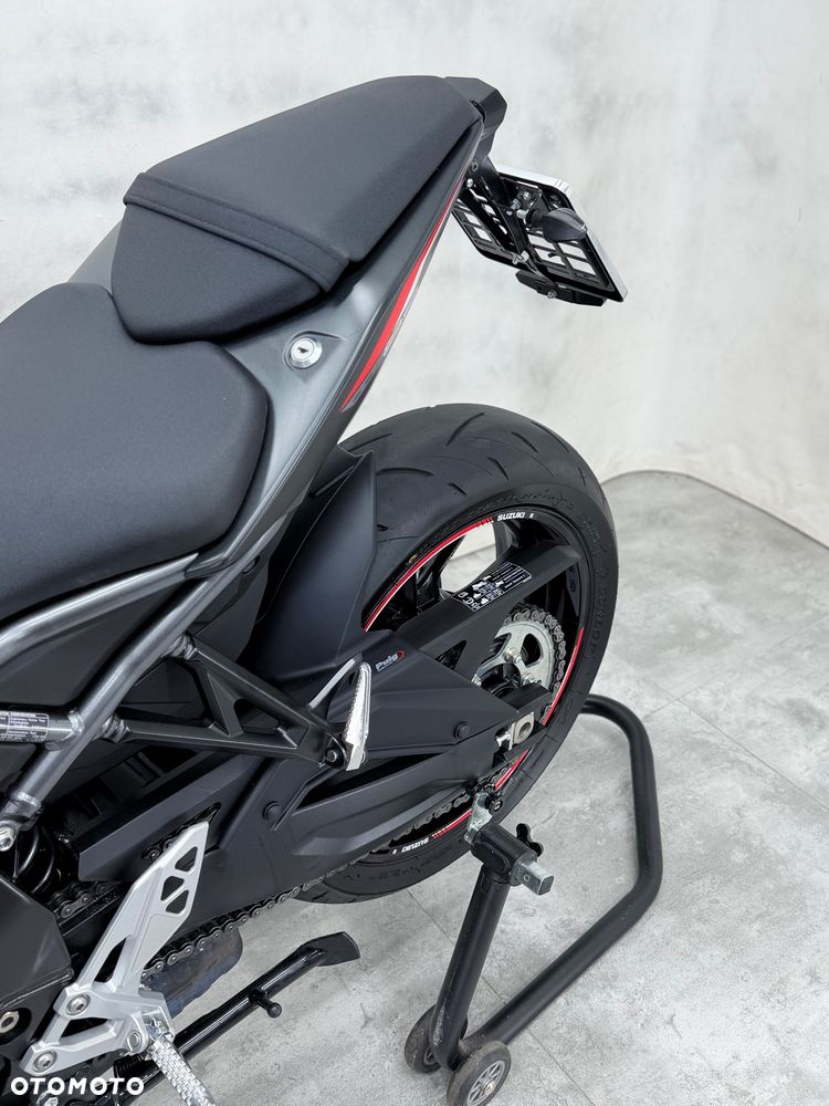 Suzuki GSX - 22