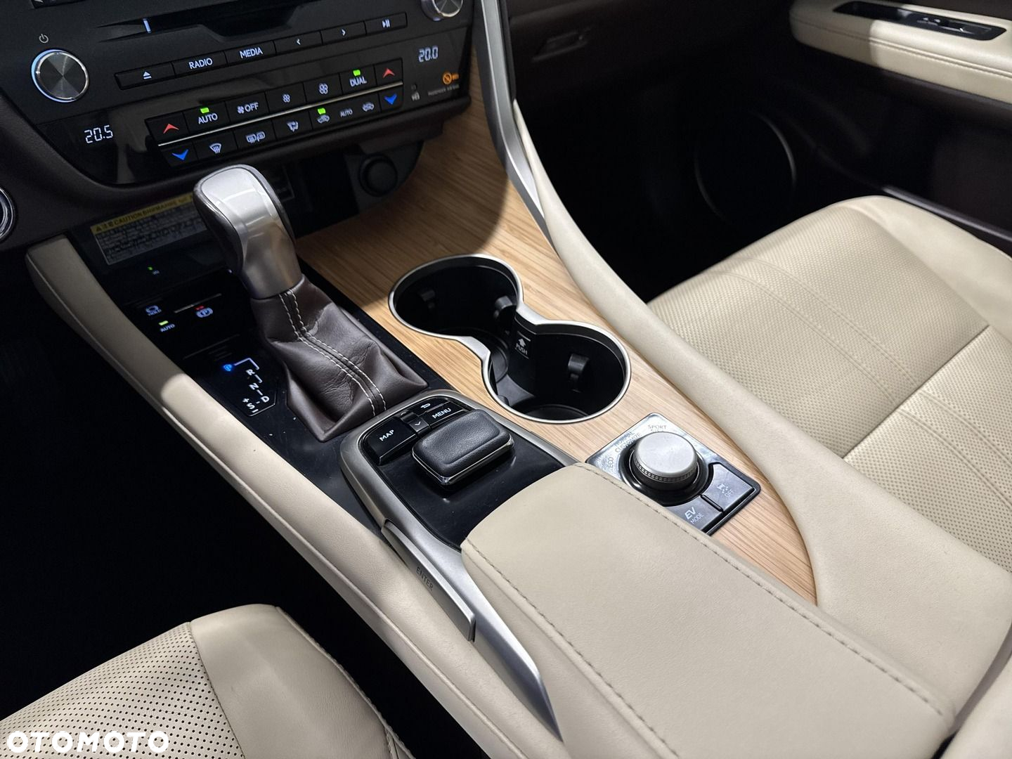 Lexus RX 450h Prestige - 31
