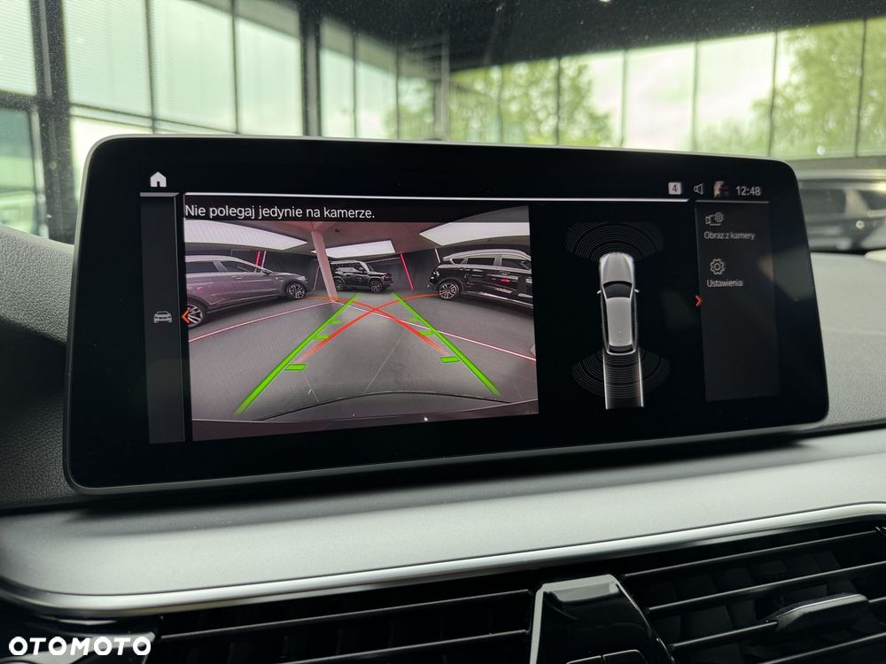BMW Seria 5 520i mHEV - 38