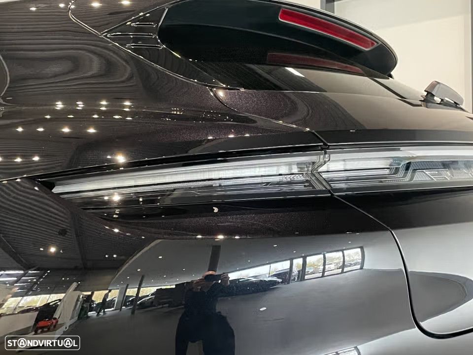 Porsche Taycan Cross Turismo 4 - 11