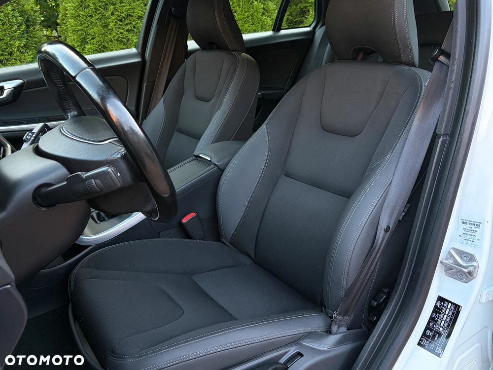 Volvo V60 D3 Momentum - 25