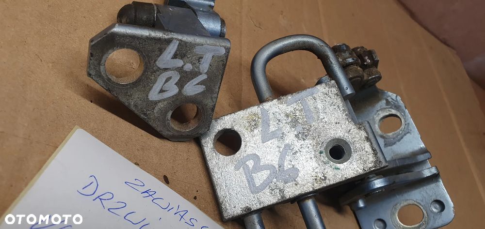 Zawias zawiasy drzwi lewy tył para VW Passat B6 - 5