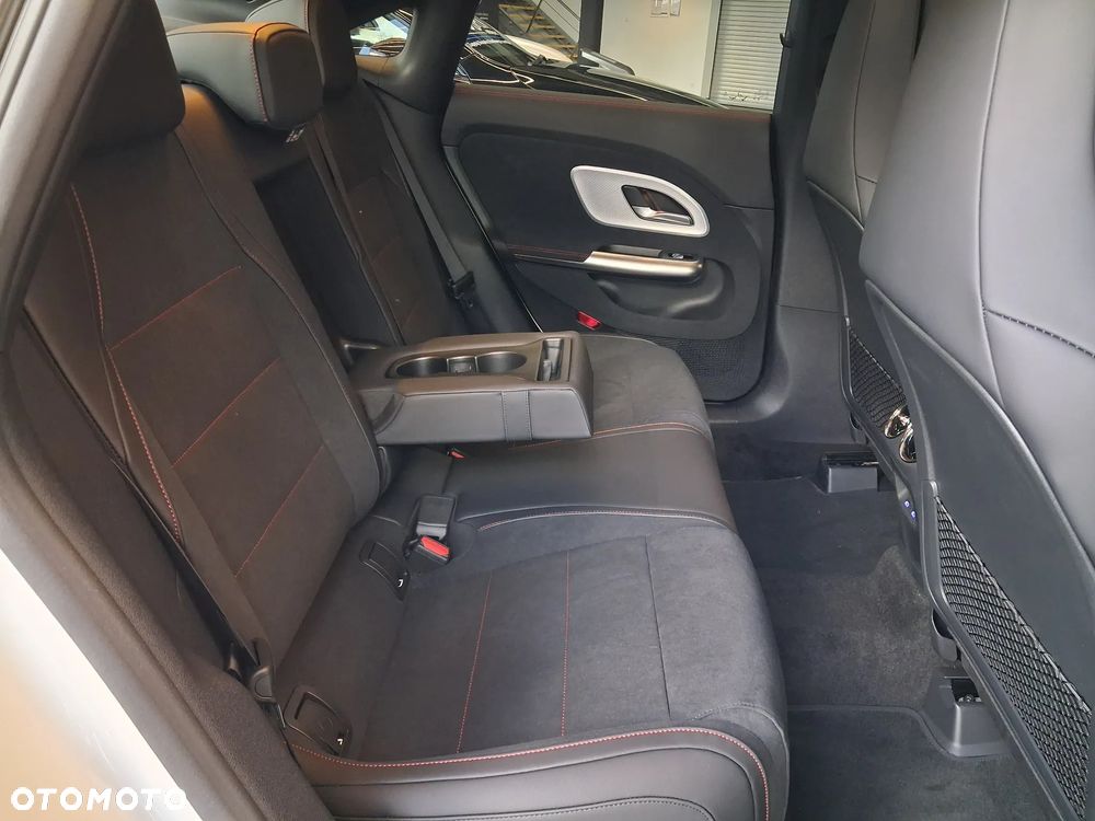 Mercedes-Benz CLA 200 mHEV 8G-DCT - 13