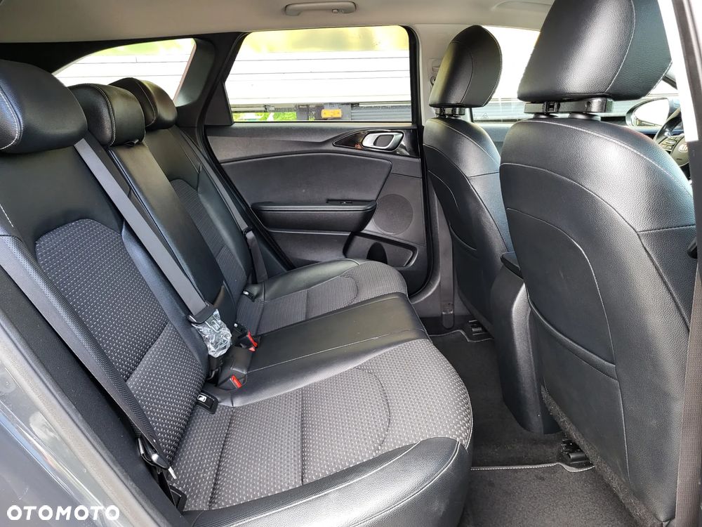 Kia Ceed 1.4 T-GDI L Business Line Plus - 26
