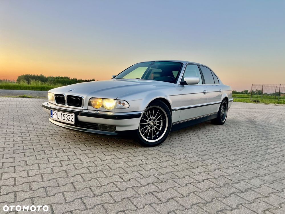 BMW Seria 7 735i L - 2