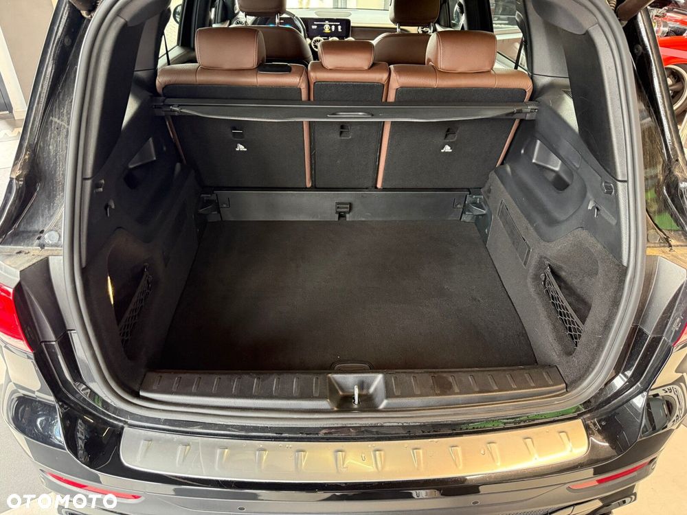 Mercedes-Benz GLB - 11