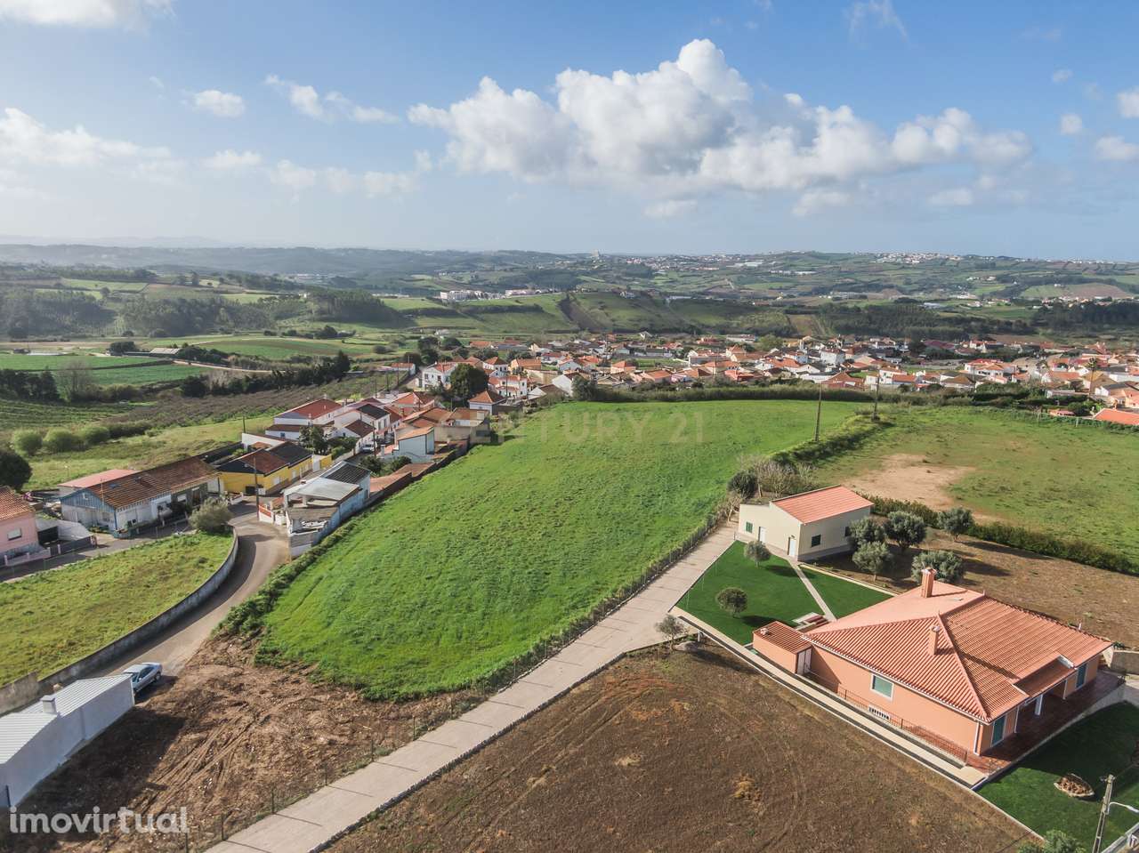 Terreno plano com 12.400m², inserido na pacata povoação de Sobral da L - Grande imagem: 5/25