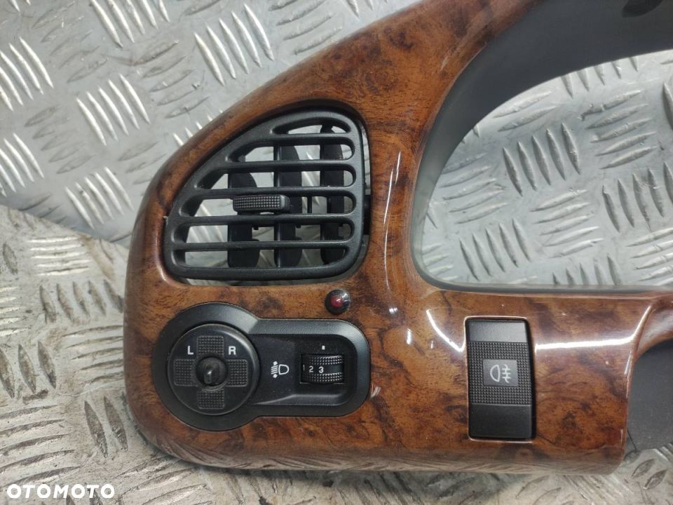 RAMKA KONSOLI ŚRODKOWEJ PANEL NAWIEWU SPECTRA I - 4