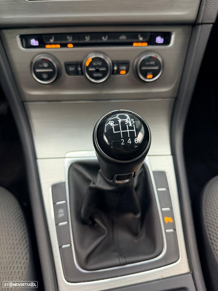 VW Golf 2.0 TDi Confortline - 14