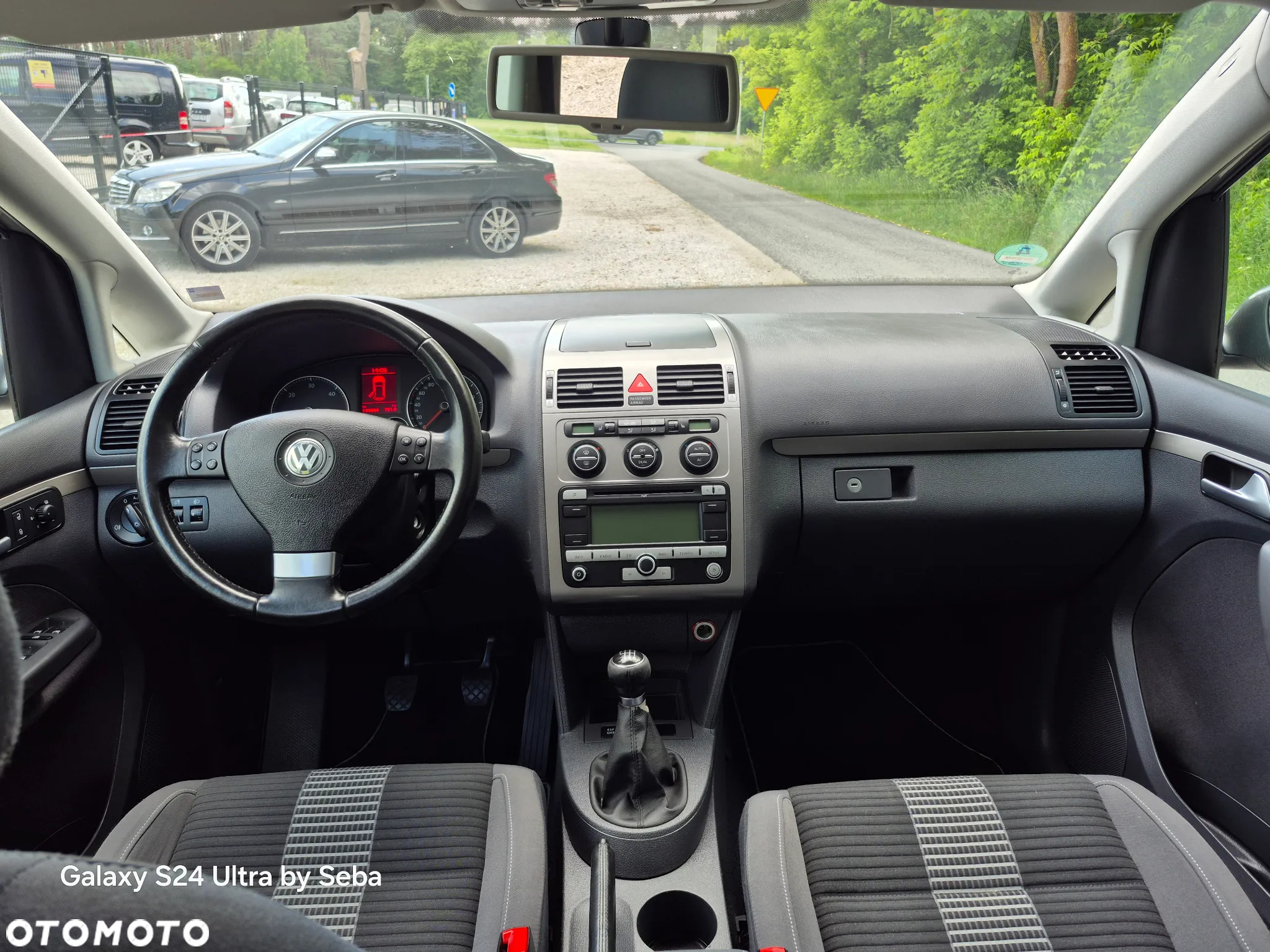 Volkswagen Touran 2.0 TDI Highline - 17