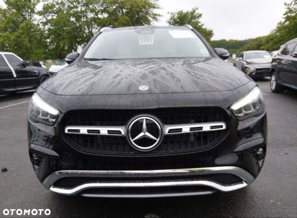 Mercedes-Benz GLA - 4