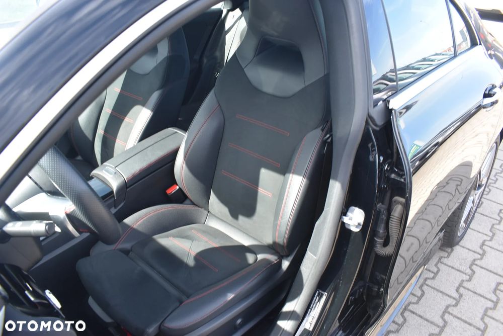 Mercedes-Benz CLA 200 7G-DCT - 10