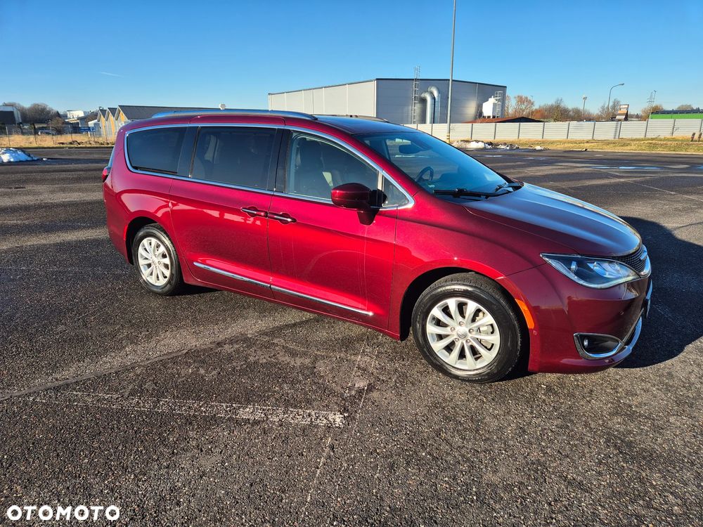 Chrysler Pacifica - 10