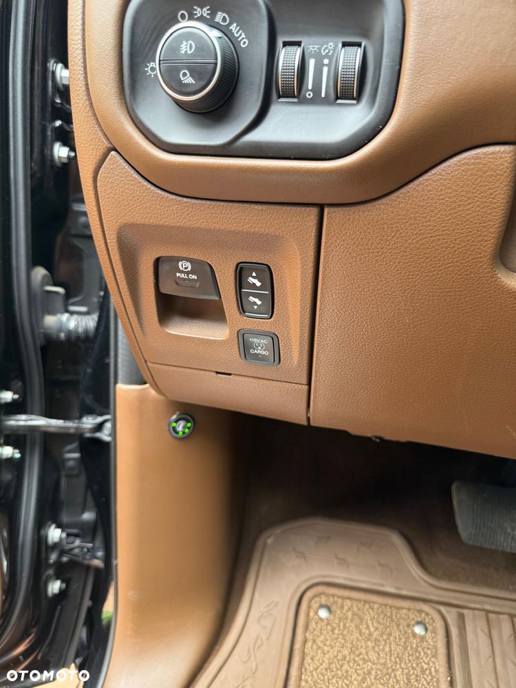 Dodge RAM 5.7 4x4 - 19
