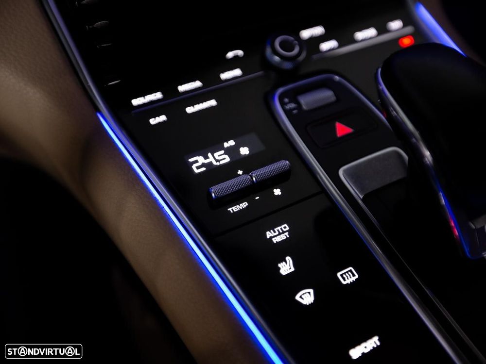 Porsche Panamera Sport Turismo - 34