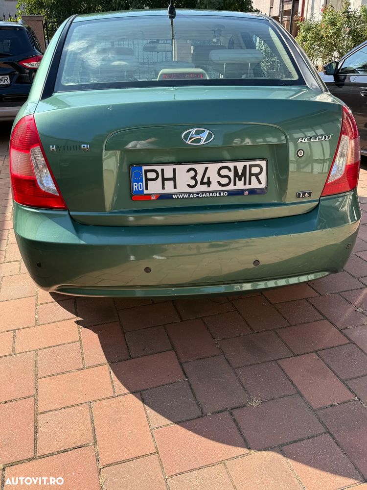 Hyundai Accent - 4