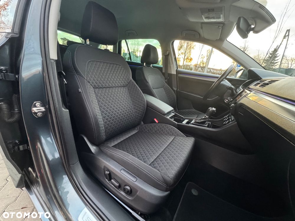 Skoda Superb 2.0 TDI DSG Premium Edition - 35