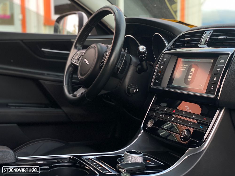 Jaguar XE 2.0 D Prestige Aut. - 11