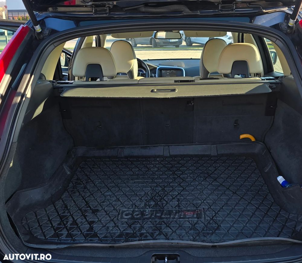 Volvo XC 60 D5 AWD Aut. RDesign - 16