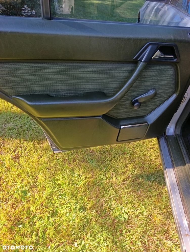 Mercedes-Benz W124 (1984-1993) ver-300-gd - 8