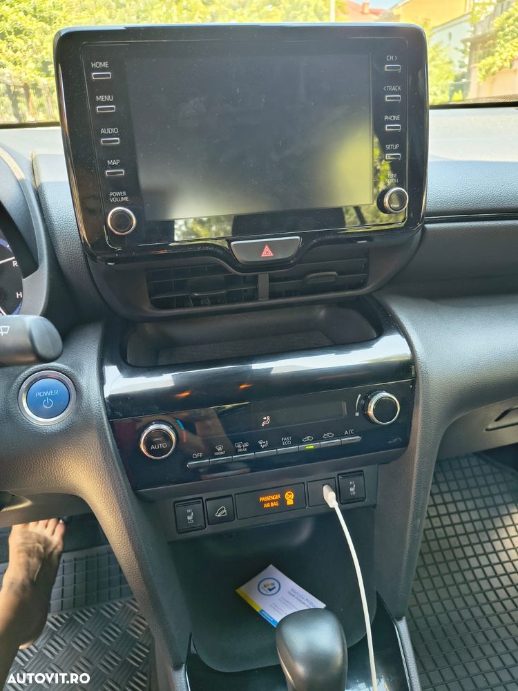 TOYOTA Yaris 2023 — imagine 3