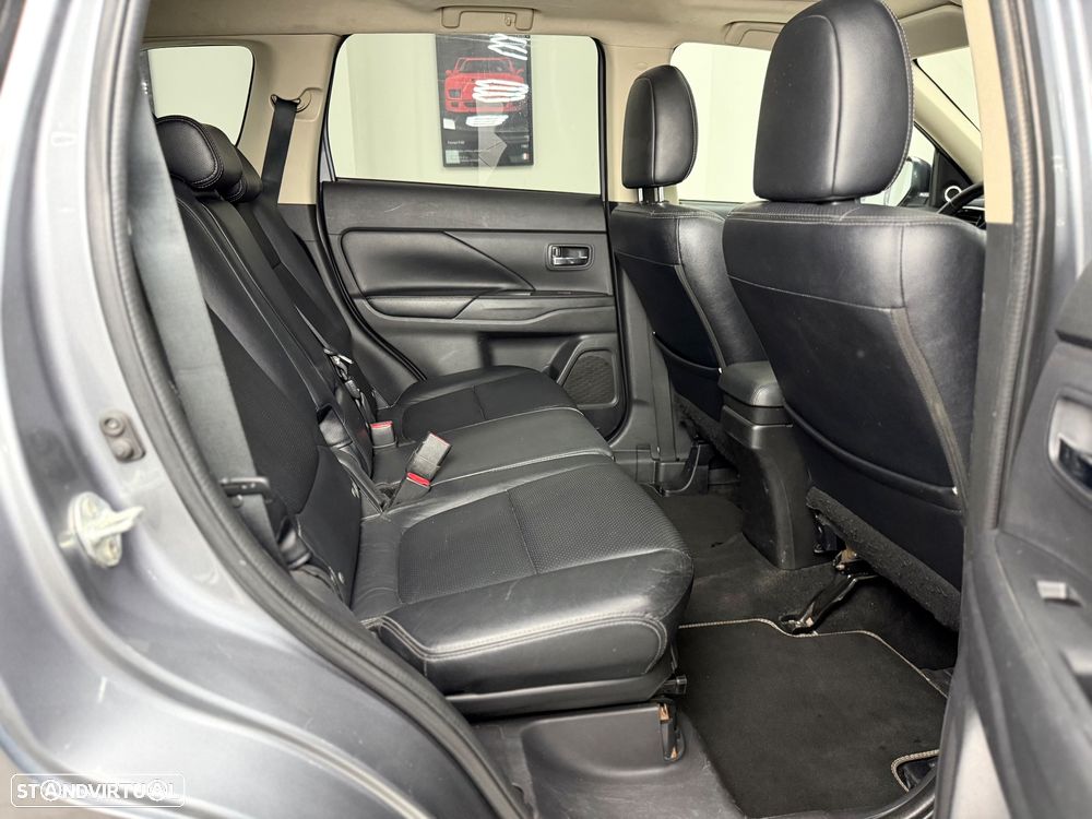 Mitsubishi Outlander 2.2 DI-D Instyle Navi AT 4WD - 22